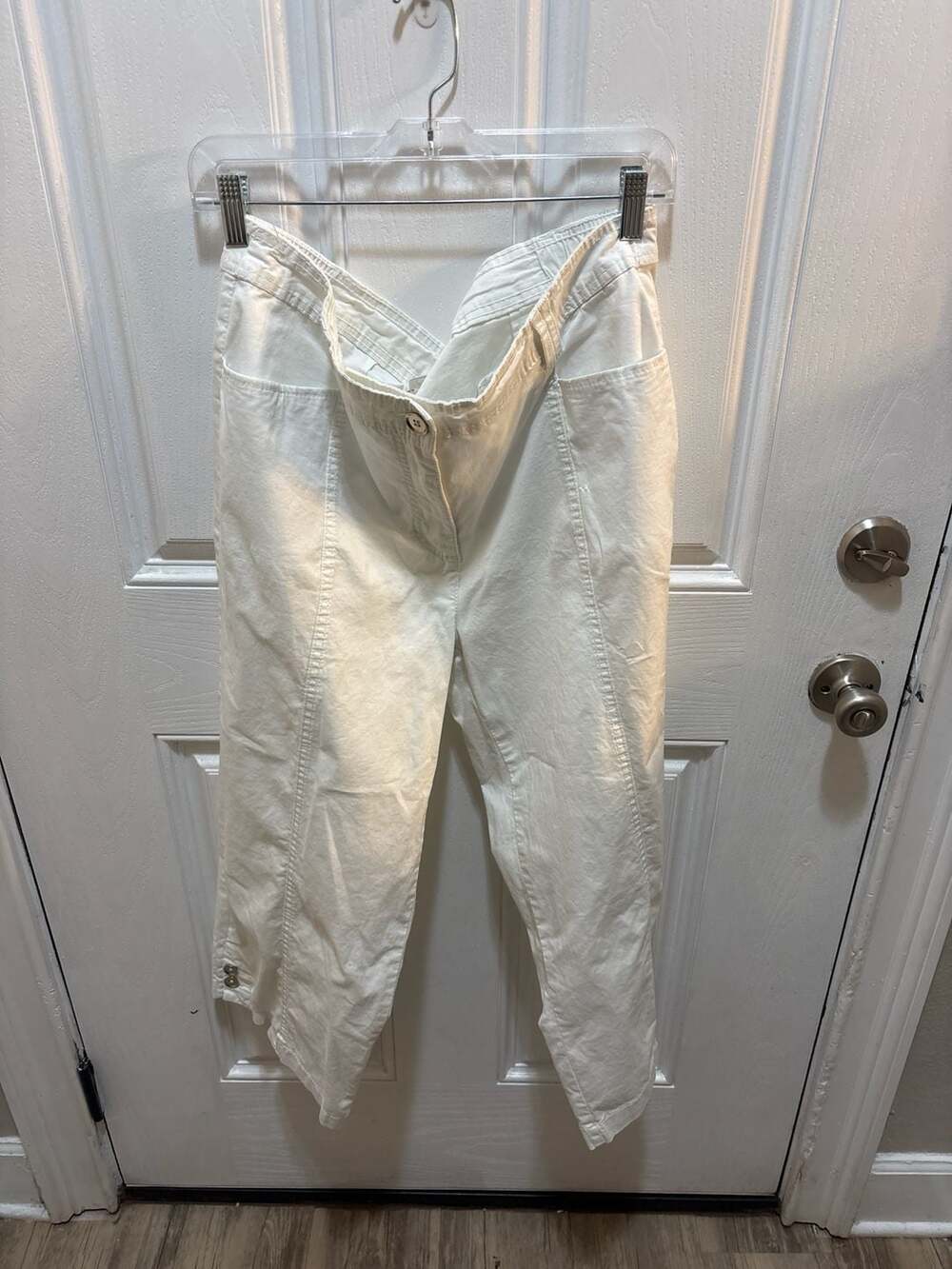 JM Collection White Button Hem Cropped Capri Pants Size 14